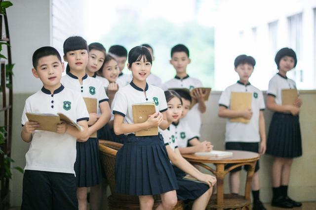 假如我是個孩子，我會穿什么樣的校服？